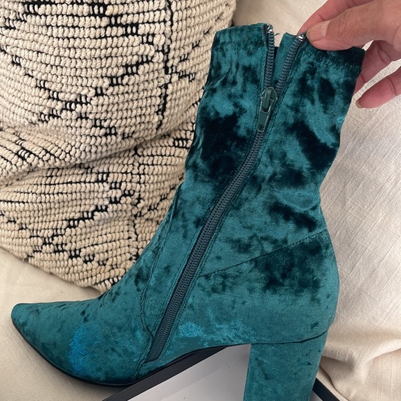 Crushed velvet green boot - Picture 5 of 7